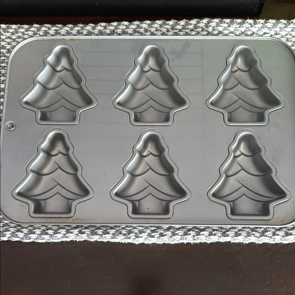 Non-Stick Christmas Tree Cake Pan